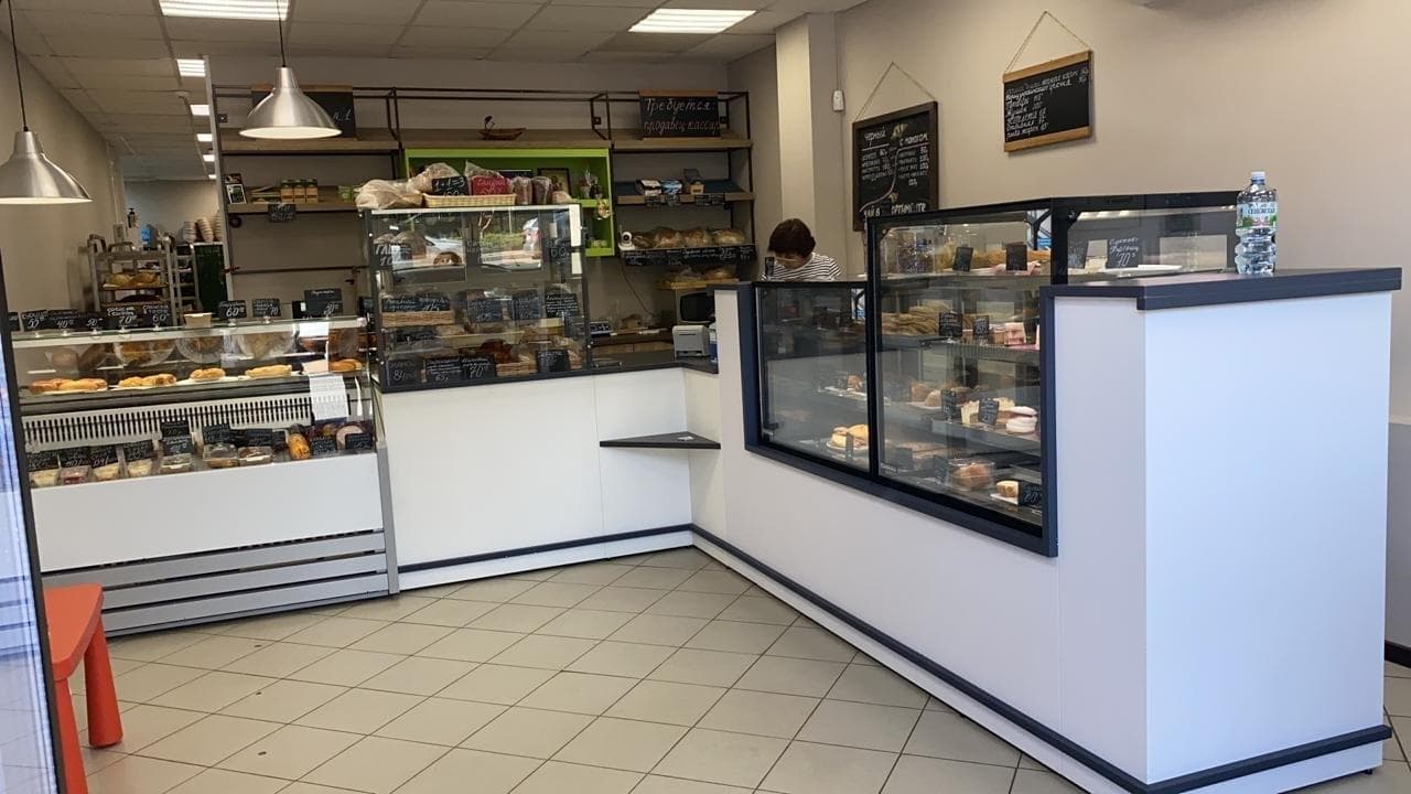 Витрина кондитерская Carboma KC71-130 VV 0,9-2 BUILT-IN 9005 открытая