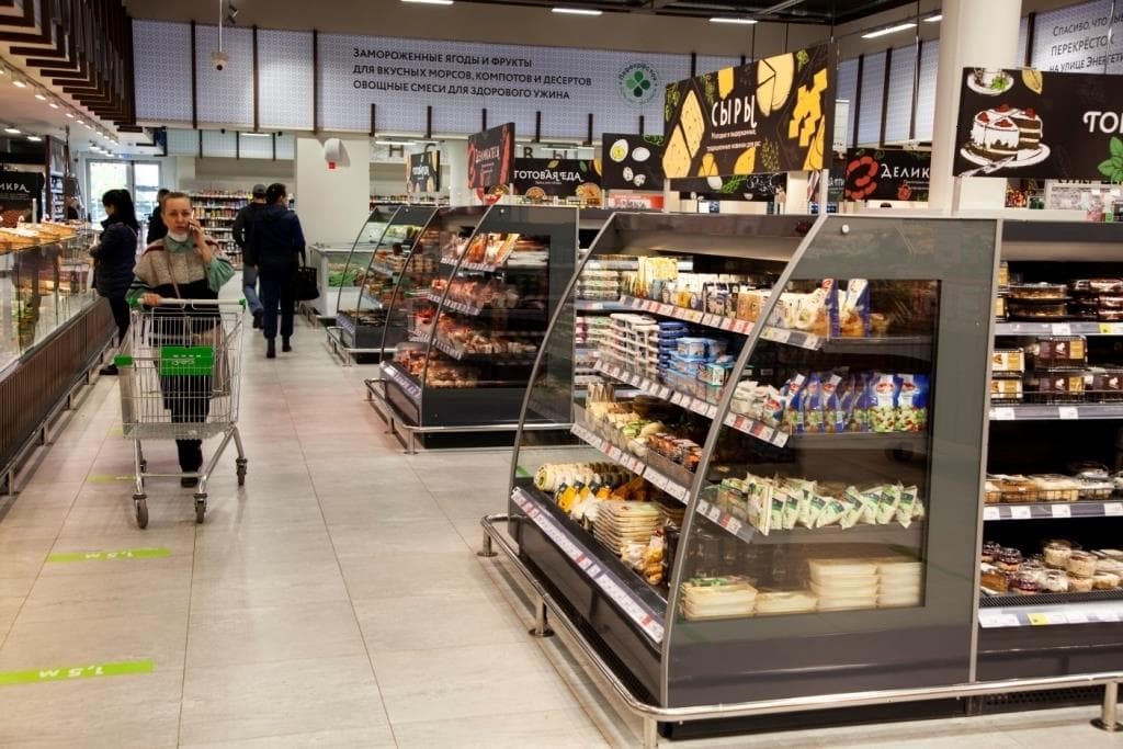 Витрина холодильная Carboma F16-08 VM 1,3-2 0020 стеклопакет (1600/875 ВХСп-1,3) 9005