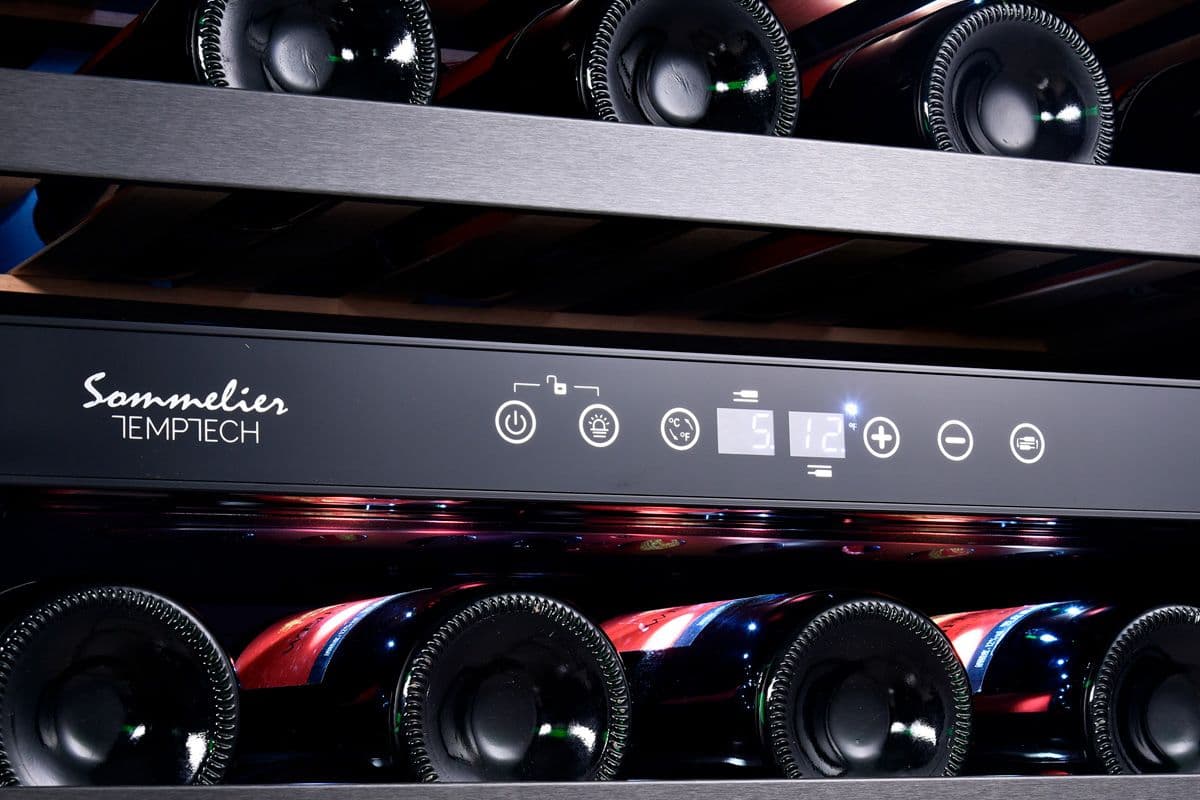 Шкаф винный Temptech SOMX60DRB