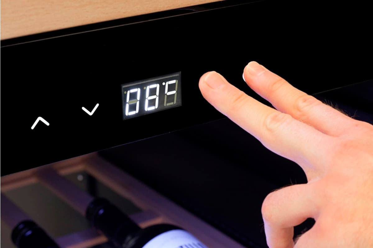 Шкаф винный CASO WineExclusive 126 Smart