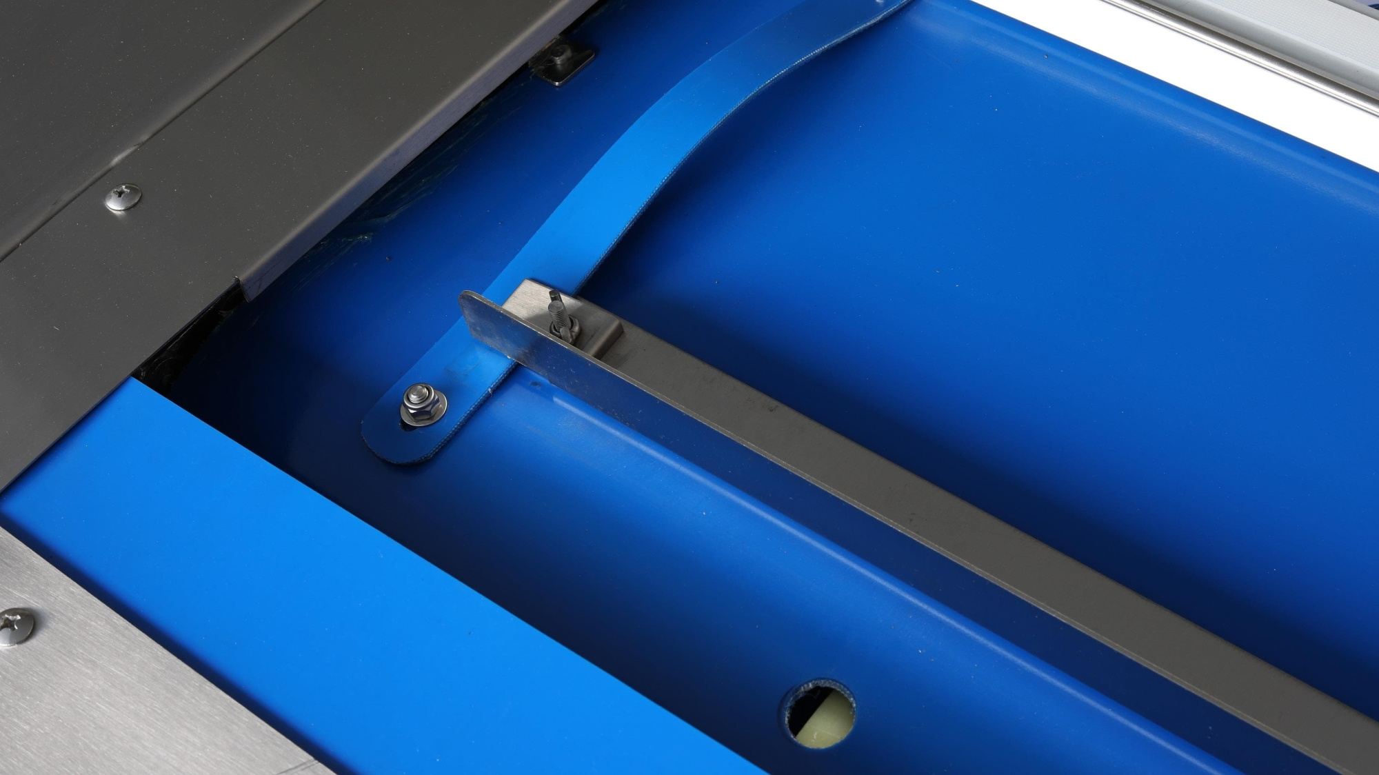 Автоматическая вакуум упаковочная машина конвейерного типа Hualian Machinery HVB-1020F/1 (DZ-1020F)