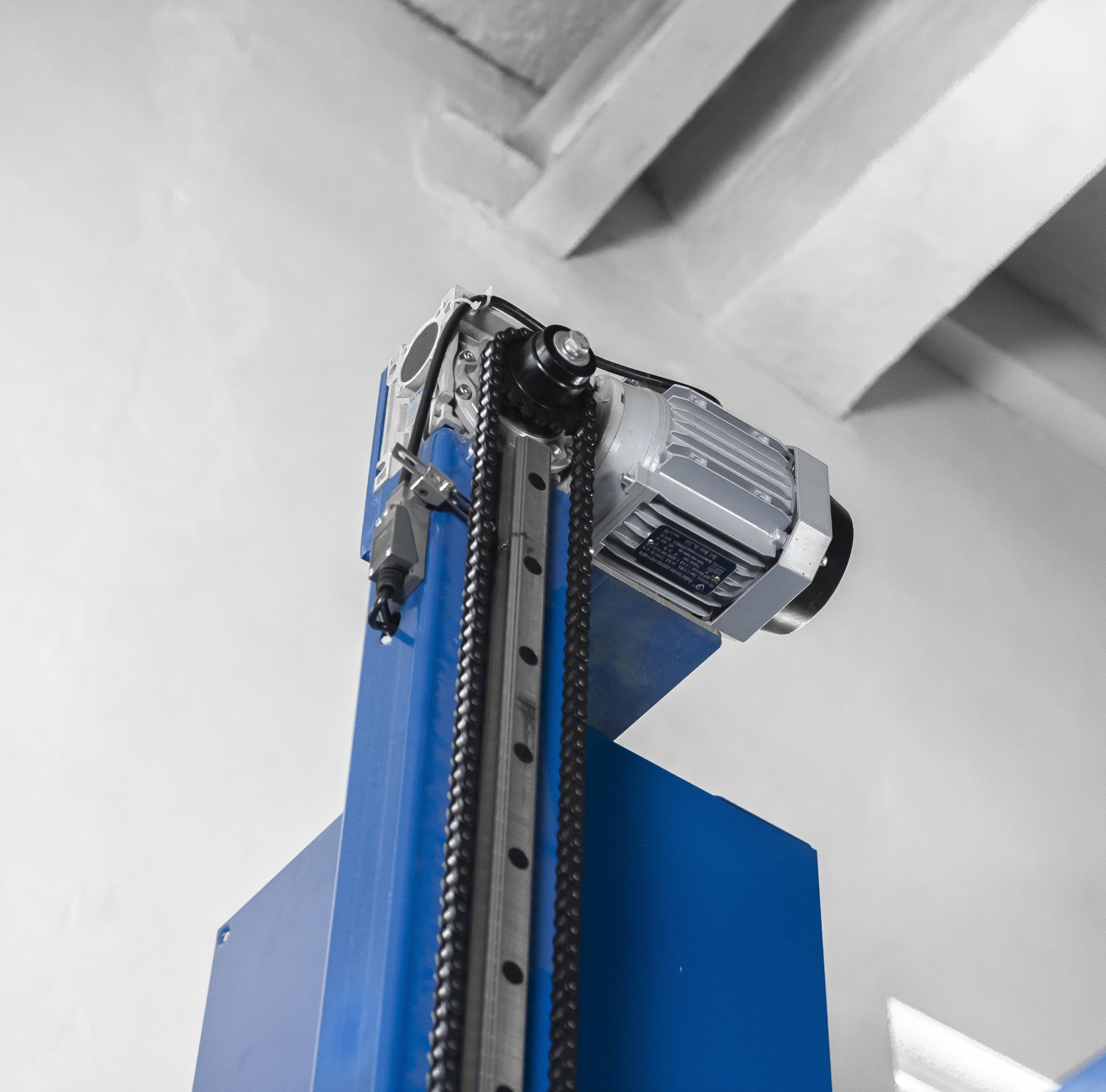 Паллетоупаковщик с механическим натяжением Hualian Machinery HL-1650ЕP (с прижимом)